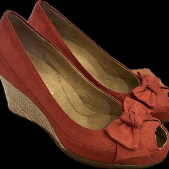 Aerosoles “Well Wisher” Wedge Peep-Toe Heels – Size 7 - Picture 3 of 4
